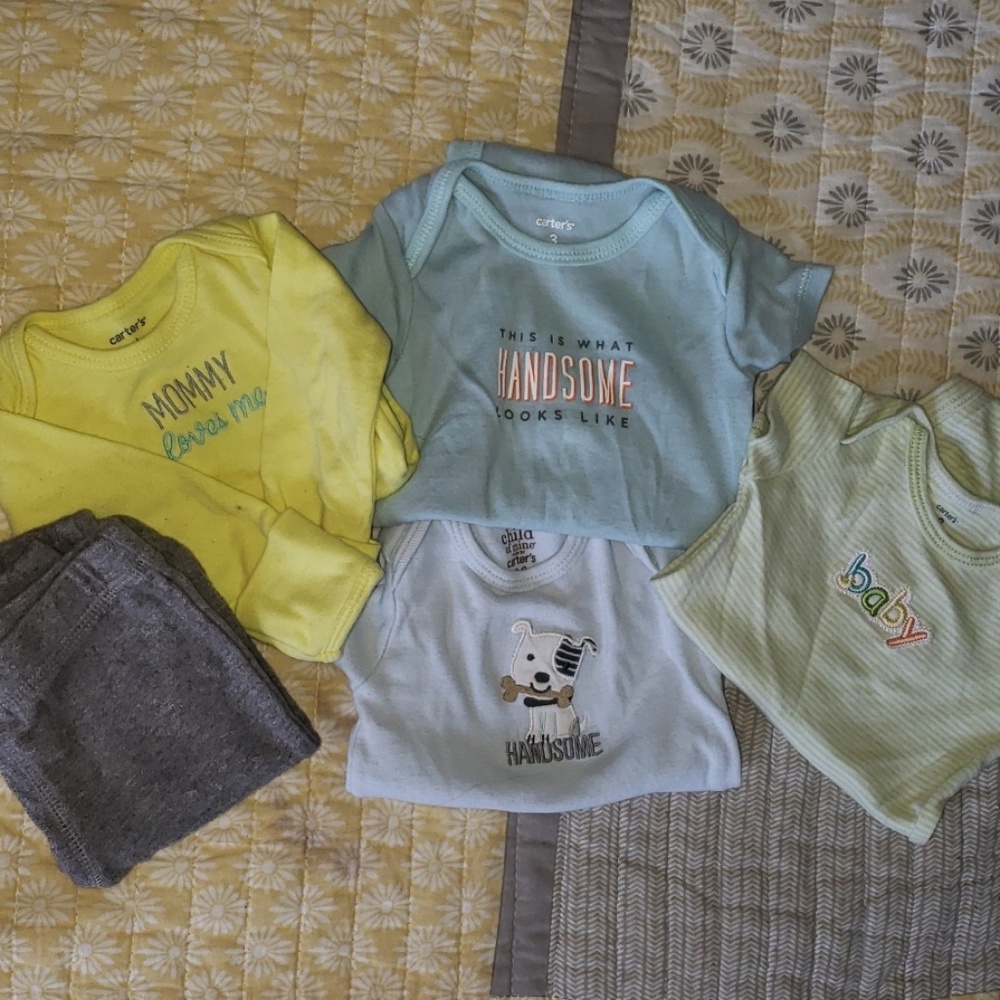 Lot of newborn to 3 months Carter's